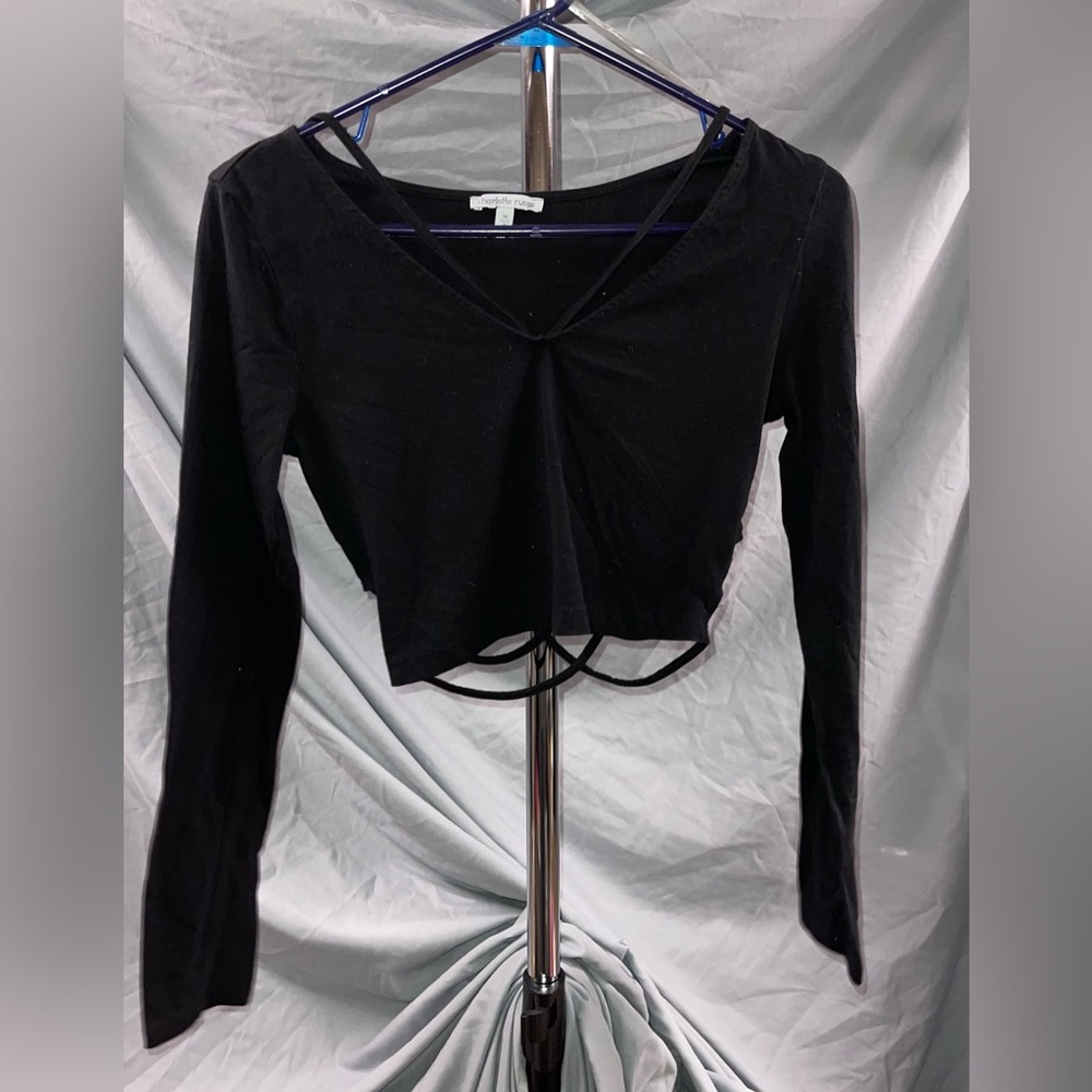 Black long sleeve crop